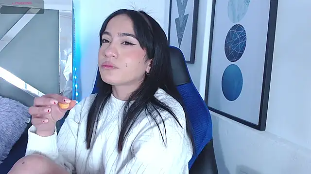 Snapshot of ZaraDames_ chatting on 02.18.25 ZaraDames online show from 02.18.25