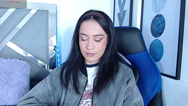 Snapshot of ZaraDames_ chatting on 02.26.25 ZaraDames online show from 02.26.25