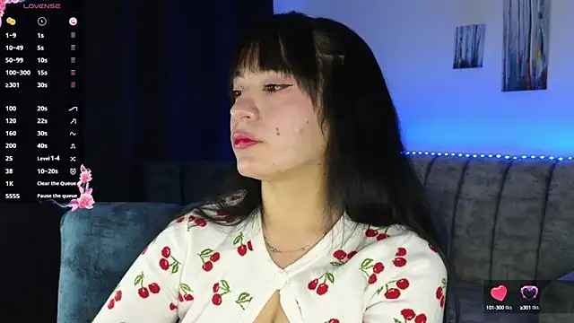 Snapshot of ZaraDames_ chatting on 10.07.25 ZaraDames online show from 10.07.25