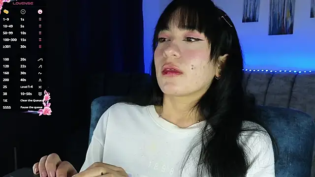 Snapshot of ZaraDames_ chatting on 10.11.25 ZaraDames online show from 10.11.25