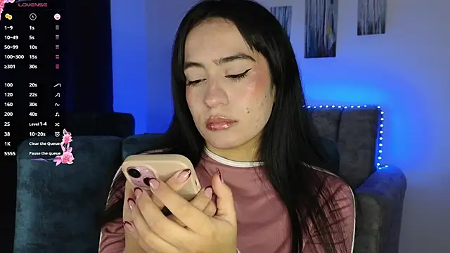 Snapshot of ZaraDames_ chatting on 10.16.25 ZaraDames online show from 10.16.25