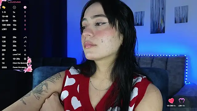 Snapshot of ZaraDames_ chatting on 10.18.25 ZaraDames online show from 10.18.25