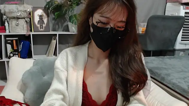 Snapshot of _minji_bae chatting on 12.24.24 minji bae online show from 12.24.24