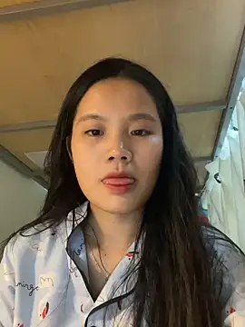 Snapshot of Be-MyMy chatting on 12.30.24 Be-MyMy online show from 12.30.24