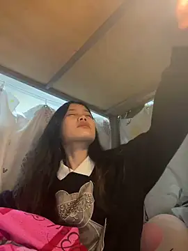 Snapshot of Be-MyMy chatting on 02.17.25 Be-MyMy online show from 02.17.25