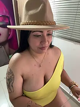 Snapshot of marta201_alfaro chatting on 01.26.25 marta201 alfaro online show from 01.26.25