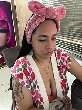 Snapshot of marta201_alfaro chatting on 02.07.25 marta201 alfaro online show from 02.07.25