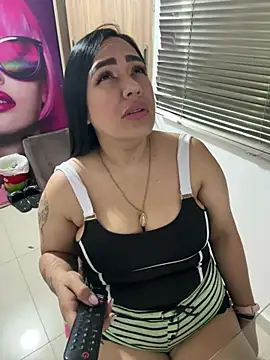 Snapshot of marta201_alfaro chatting on 02.15.25 marta201 alfaro online show from 02.15.25