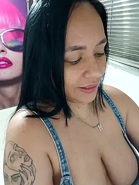 Snapshot of marta201_alfaro chatting on 10.28.25 marta201 alfaro online show from 10.28.25