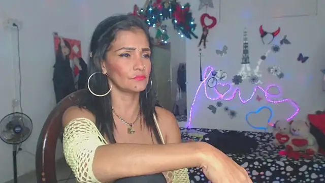 Snapshot of brigitht chatting on 12.28.24 brigitht online show from 12.28.24