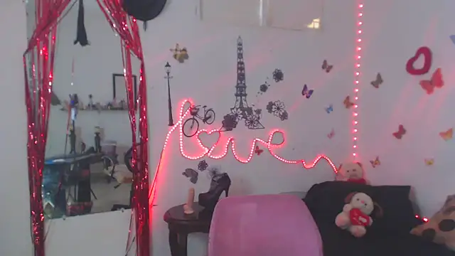 Snapshot of brigitht chatting on 09.25.25 brigitht online show from 09.25.25