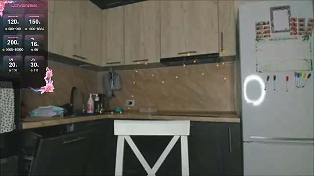 Snapshot of violet_blue_eyes chatting on 12.28.24 violet blue eyes online show from 12.28.24