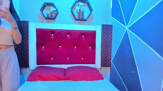 Karoll014 online show from 10.10.25