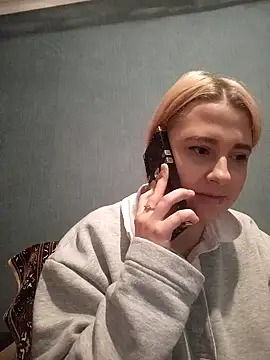 Snapshot of Gussie_Bridie chatting on 12.04.24 Gussie Bridie online show from 12.04.24