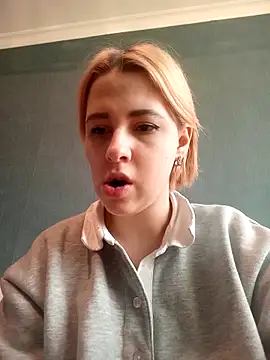 Snapshot of Gussie_Bridie chatting on 12.05.24 Gussie Bridie online show from 12.05.24