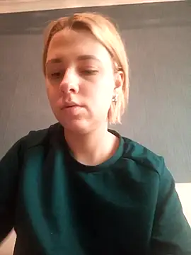 Snapshot of Gussie_Bridie chatting on 12.27.24 Gussie Bridie online show from 12.27.24