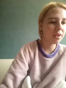 Snapshot of Gussie_Bridie chatting on 01.24.25 Gussie Bridie online show from 01.24.25