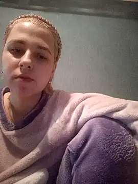 Snapshot of Gussie_Bridie chatting on 01.25.25 Gussie Bridie online show from 01.25.25