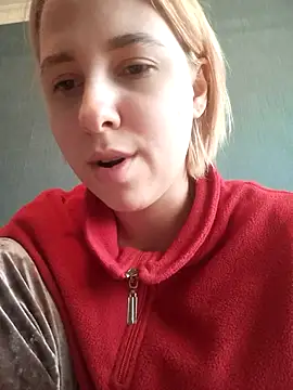 Snapshot of Gussie_Bridie chatting on 01.31.25 Gussie Bridie online show from 01.31.25