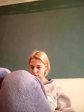 Snapshot of Gussie_Bridie chatting on 02.01.25 Gussie Bridie online show from 02.01.25