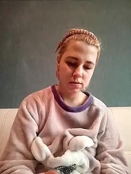 Snapshot of Gussie_Bridie chatting on 02.05.25 Gussie Bridie online show from 02.05.25