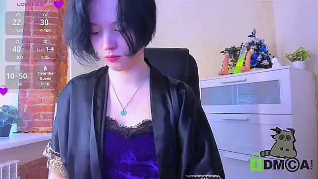 Snapshot of Alina_Mills chatting on 12.18.24 Alina Mills online show from 12.18.24