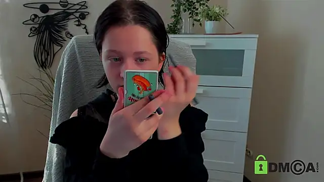 Snapshot of Alina_Mills chatting on 02.21.25 Alina Mills online show from 02.21.25