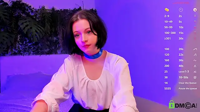 Snapshot of Alina_Mills chatting on 03.18.25 Alina Mills online show from 03.18.25