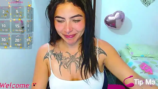 Snapshot of _luna_torres chatting on 12.12.24 luna torres online show from 12.12.24