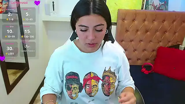 Snapshot of _luna_torres chatting on 11.28.25 luna torres online show from 11.28.25