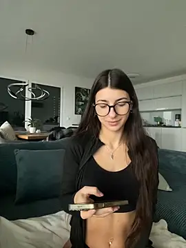 Wildberry  online show from 11.17.25