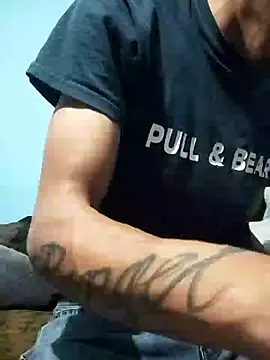 Snapshot of Leonul chatting on 02.09.25 Leonul online show from 02.09.25