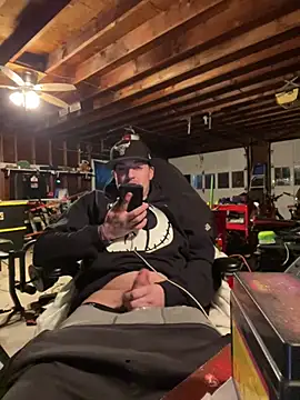 Snapshot of joeycbigcock chatting on 12.16.24 joeycbigcock online show from 12.16.24