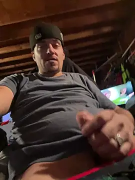 Snapshot of joeycbigcock chatting on 12.18.24 joeycbigcock online show from 12.18.24