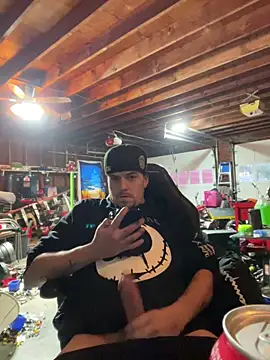 Snapshot of joeycbigcock chatting on 12.21.24 joeycbigcock online show from 12.21.24