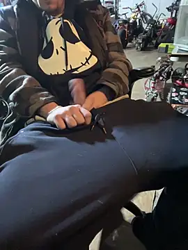 Snapshot of joeycbigcock chatting on 01.03.25 joeycbigcock online show from 01.03.25