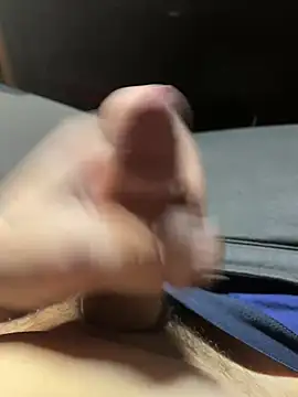 Snapshot of joeycbigcock chatting on 01.18.25 joeycbigcock online show from 01.18.25