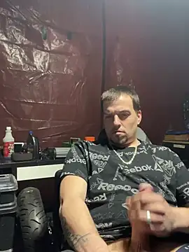 Snapshot of joeycbigcock chatting on 03.13.25 joeycbigcock online show from 03.13.25