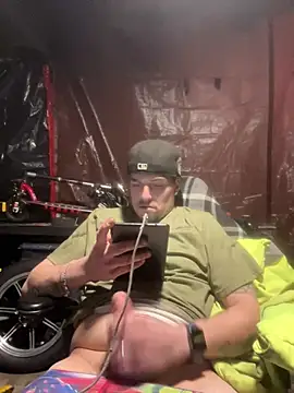 Snapshot of joeycbigcock chatting on 03.18.25 joeycbigcock online show from 03.18.25