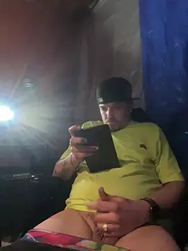 Snapshot of joeycbigcock chatting on 03.19.25 joeycbigcock online show from 03.19.25