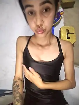 Snapshot of The-quee22 chatting on 09.27.25 The-quee22 online show from 09.27.25