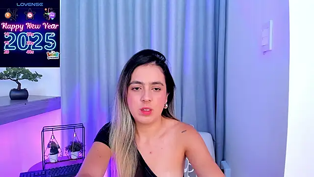 Snapshot of Lucyortiz_ chatting on 01.12.25 Lucyortiz online show from 01.12.25
