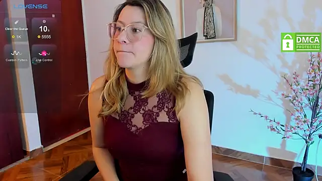 Chanelll Taylorr  online show from 01.14.25