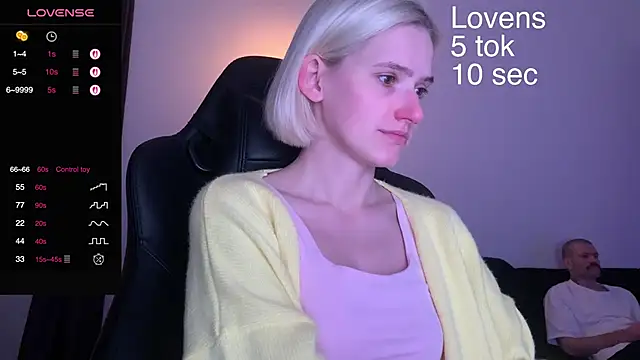 Snapshot of Sexy_Sweets chatting on 09.25.25 Sexy Sweets online show from 09.25.25