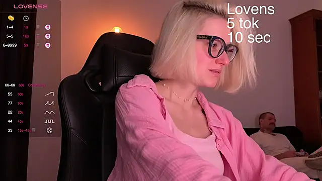 Snapshot of Sexy_Sweets chatting on 10.03.25 Sexy Sweets online show from 10.03.25