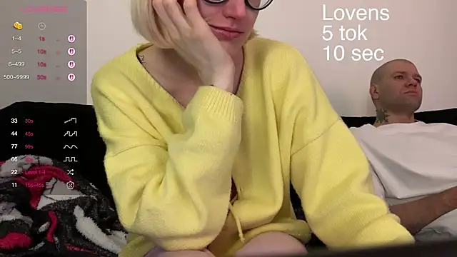 Snapshot of Sexy_Sweets chatting on 10.14.25 Sexy Sweets online show from 10.14.25