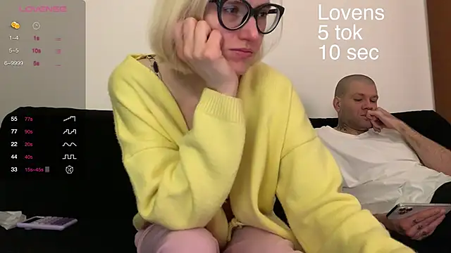 Snapshot of Sexy_Sweets chatting on 10.15.25 Sexy Sweets online show from 10.15.25