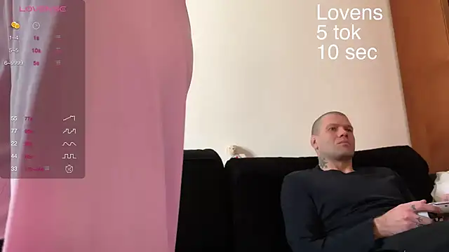 Snapshot of Sexy_Sweets chatting on 10.17.25 Sexy Sweets online show from 10.17.25
