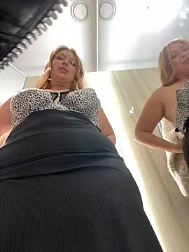 Snapshot of Sweet___Emily chatting on 12.15.24 Sweet   Emily online show from 12.15.24