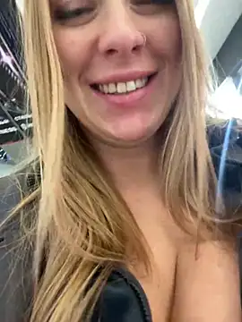 Snapshot of Sweet___Emily chatting on 01.21.25 Sweet   Emily online show from 01.21.25